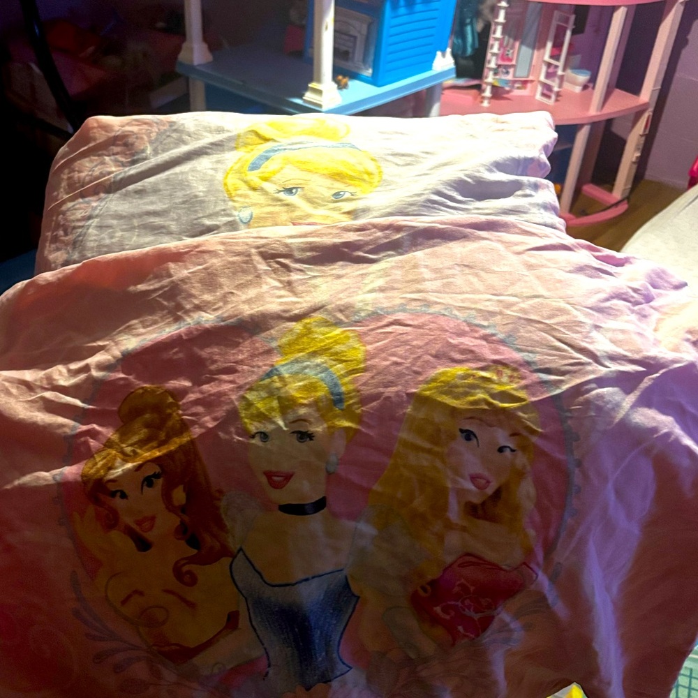 Disney Princess-Twin/full size comforter&pillowcase